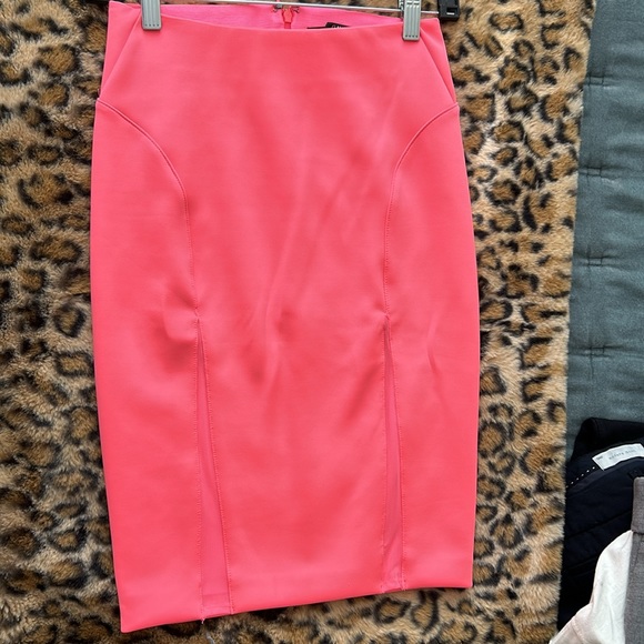 Guess Los Angeles - Size Small - Modern scuba knit skirt - Picture 4 of 8